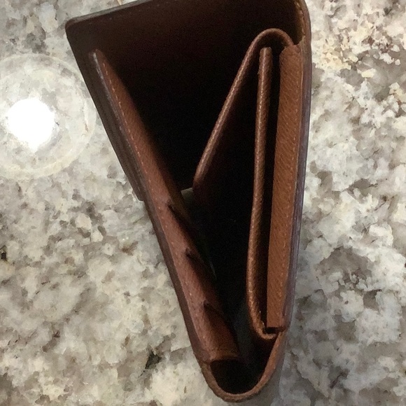 Authentic Louis Vuitton wallet - Picture 8 of 16
